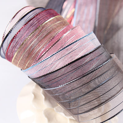 Ruban d'organes en polyester à lignes dorées de 10 mm à 25 mm pour l'emballage des cadeaux et des boîtes