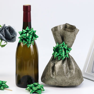 Étoile d'or présent ruban arc vin rouge cadeau emballage ruban arc