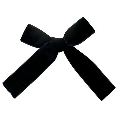 2Un ruban de velours de 5 centimètres pour les noces.