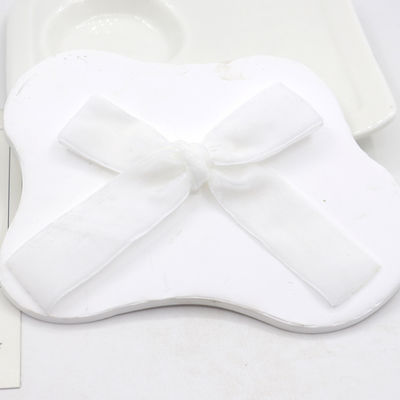 2Un ruban de velours de 5 centimètres pour les noces.