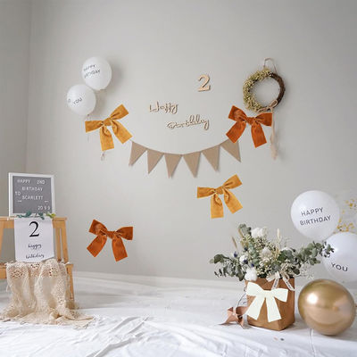 2Un ruban de velours de 5 centimètres pour les noces.
