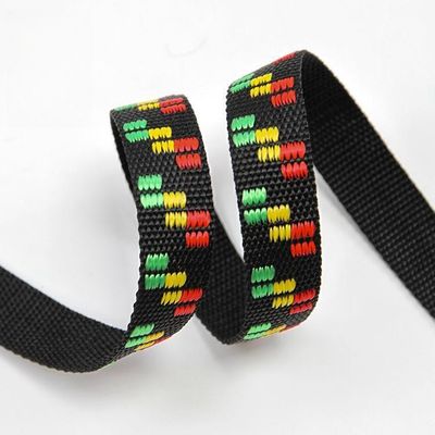 Des bandes en polypropylène de 25 mm pour cols de chiens