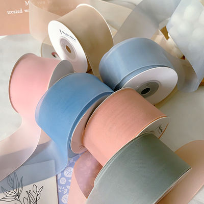Le ruban d'organza en polyester à haute densité 40 mm pour l'emballage de cadeaux de luxe