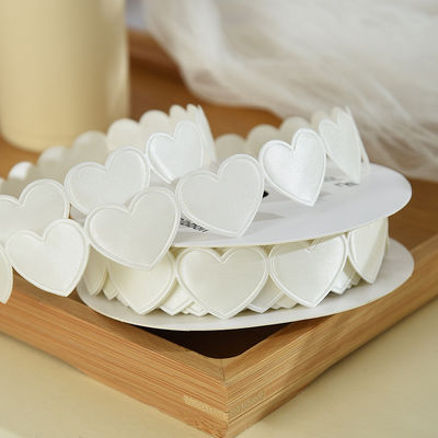 1.5cm*9m 2.5cm*9m Forme de cœur Saint-Valentin Ruban cadeau en polyester Pour l'emballage de cadeau de luxe