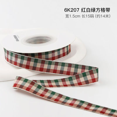 Cadeau de Noël en treillis de ruban de polyester