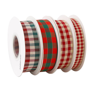 Cadeau de Noël en treillis de ruban de polyester