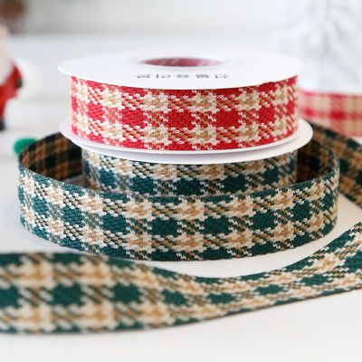 Cadeau de Noël en treillis de ruban de polyester